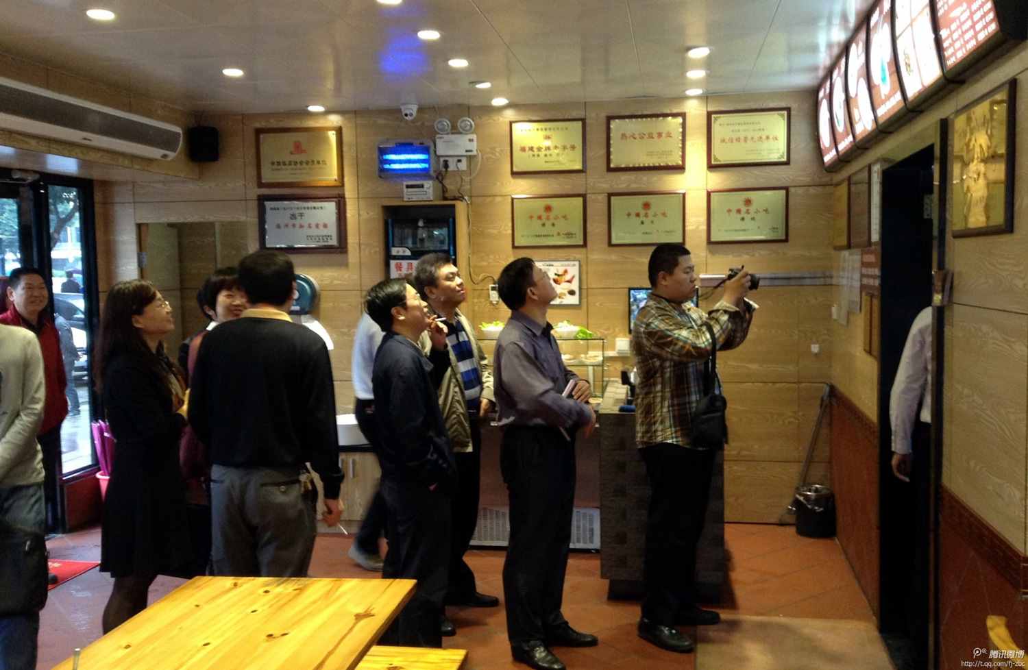 中共福州市臺江區(qū)領(lǐng)導(dǎo)蒞臨福州尚干餐飲管理公司調(diào)研