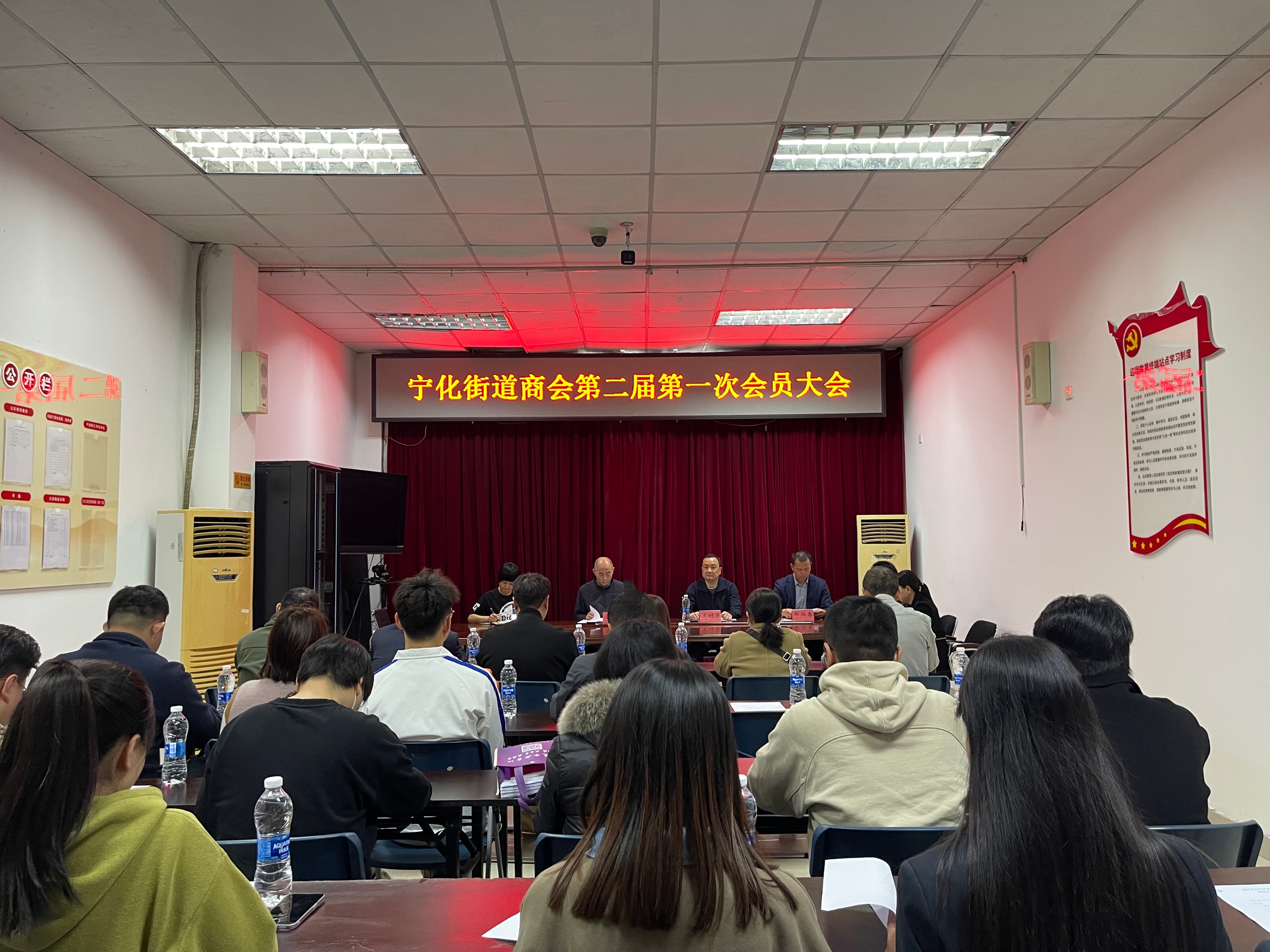 福州尚干餐飲管理有限公司總經(jīng)理鄭炳春連任臺江區(qū)寧化街道商會會長
