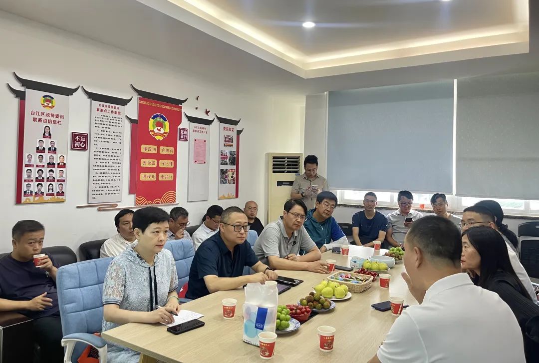 農(nóng)工黨昆明市委員會副主委杜迎玉一行走訪調研尚干小吃公司